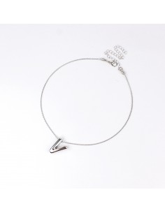 Collar Bubble Letter "V"