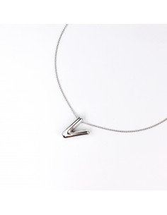 Collar Bubble Letter "V"