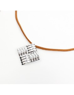 Collar Geometric Trend