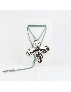 Collar de Gamuza Flor Plateada