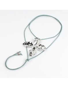 Collar de Gamuza Flor Plateada