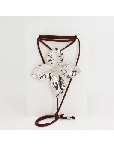 Collar de Gamuza Flor Plateada