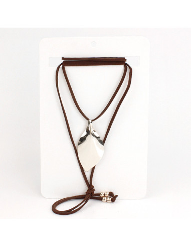 Collar de Gamuza Leaf Plate
