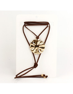 Collar de Gamuza Hammered Medal