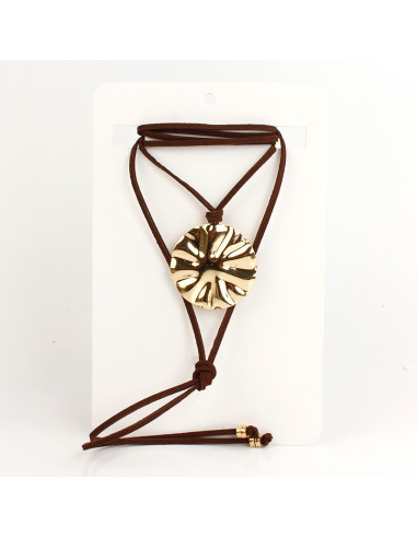 Collar de Gamuza Hammered Medal