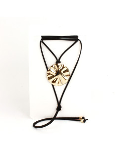 Collar de Gamuza Hammered Medal