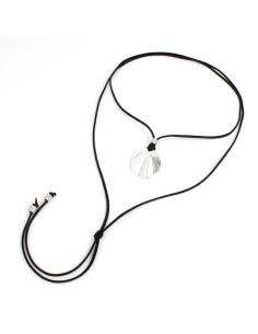 Collar de Gamuza Leaf