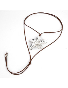 Collar de Gamuza Silver Flower
