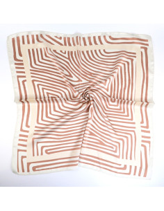 Pañuelo Brown Curves (70x70)
