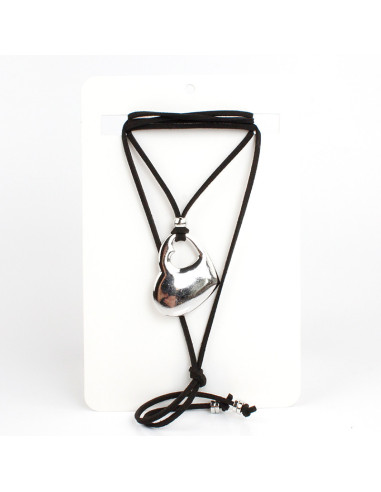 Collar de Gamuza y Dije de Corazón