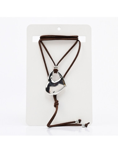 Collar de Gamuza y Dije de Corazón