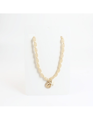Collar de acrílico con dijes | INFINITA MODA