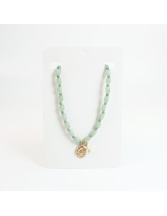Collar de acrílico con dijes | INFINITA MODA