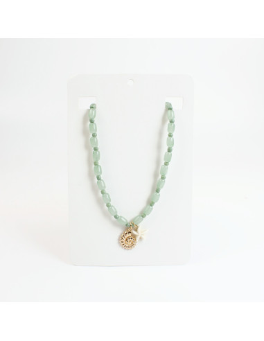 Collar de acrílico con dijes | INFINITA MODA
